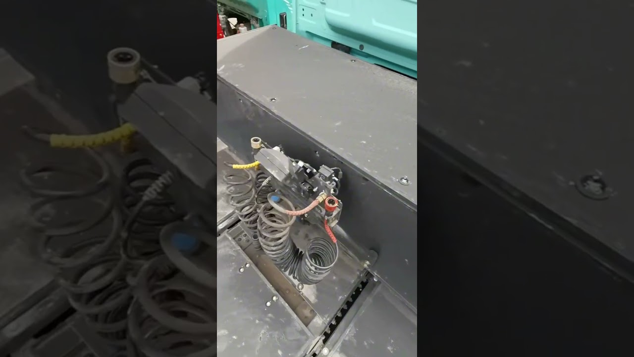 Full Walkaround of an All-Electric Heavy-Duty Truck: Battery, Chassis & E-Axle