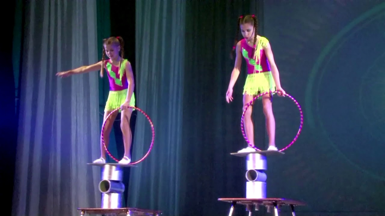 Цирковая школа г.Арсеньев - Пономарец Диана , Лукянцева Алина