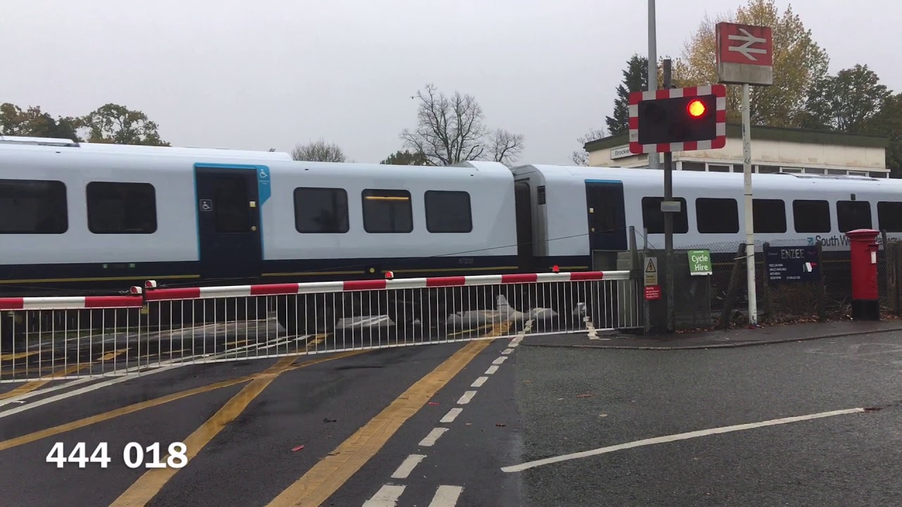 Class 455 Trains At Brockenhurst Level Crossing 27 10 20 YouTube class 455 trains at brockenhurst level crossing 27 10 20 youtube