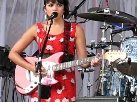 Norah Jones - Long Way Home (Tom Waits Cover)