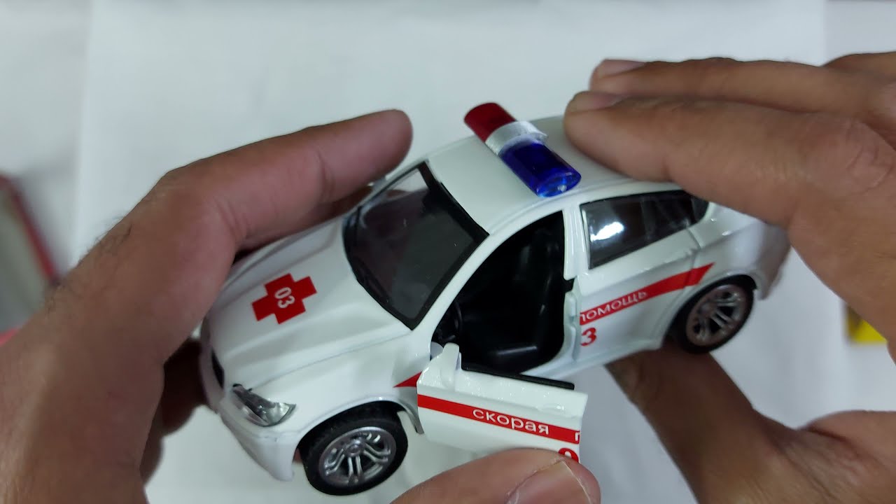 1/64 diecast police car unboxing - 4k