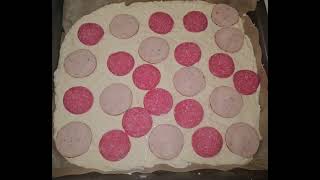 Pizzateig aus 3 Zutaten/ Belegt... 
