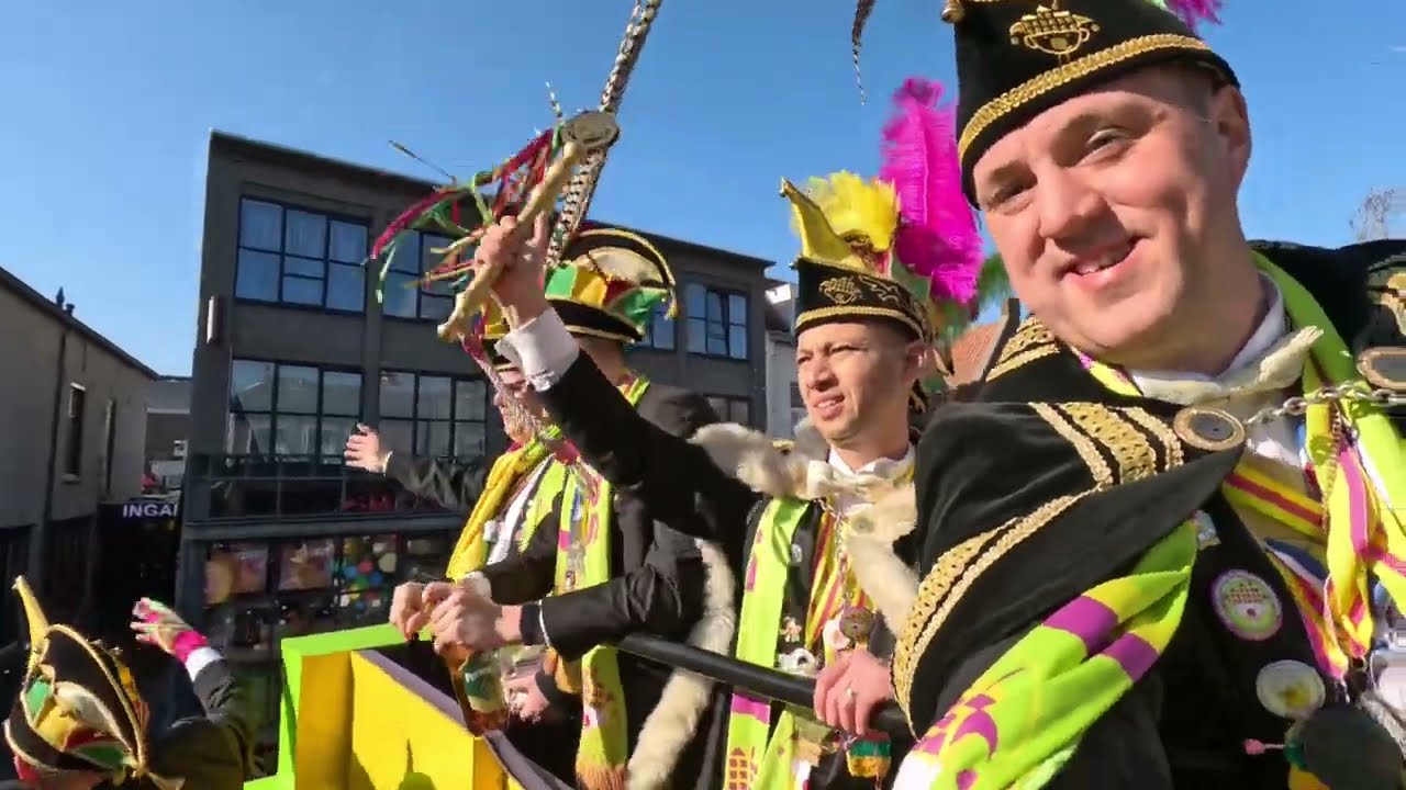 De optocht van Helmond met de Brandeliers
