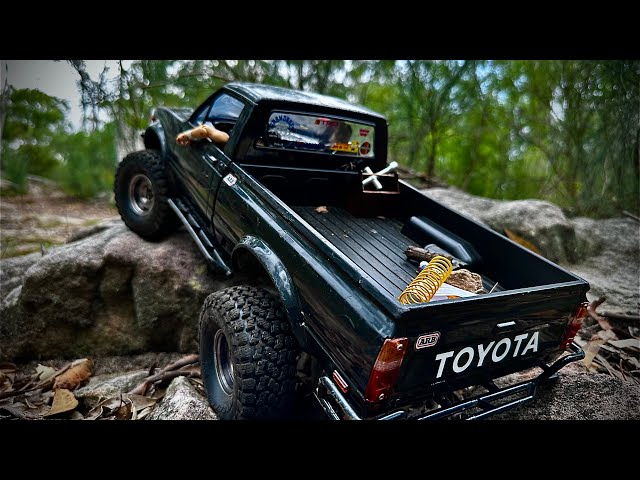 Toyota Hilux SR5 1/10 Scale RC Rock Crawler| RC4WD Trail Finder 2
