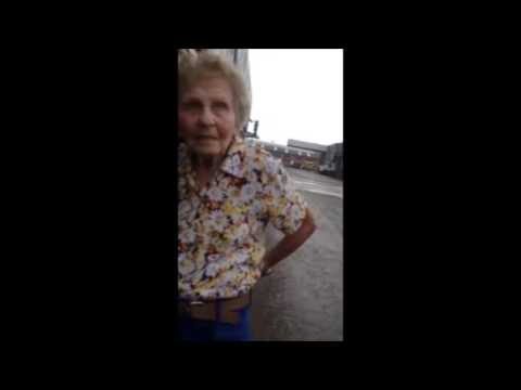 Dona Nahyra - Caminhoneira de 84 Anos - 11/15