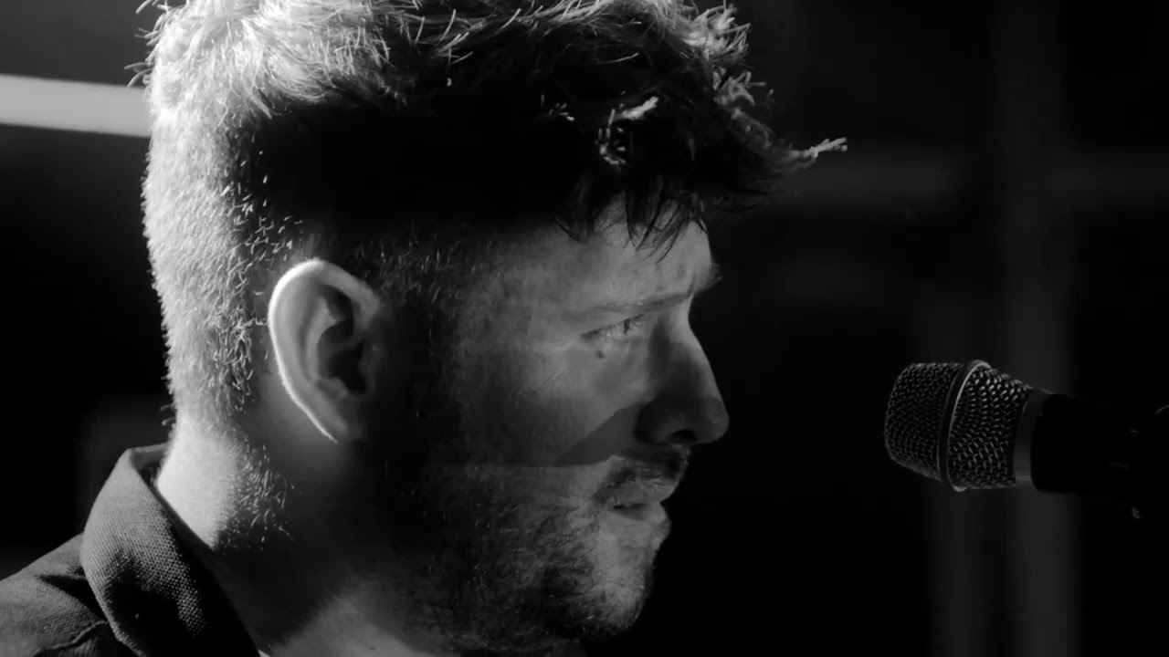 Pablo López - Un vestido y un amor (Escena en blanco y negro)