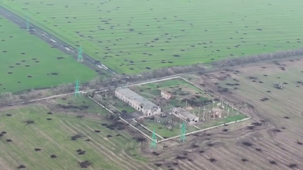 Footage shows Russia striking Novomykhailivka with Thermobaric TOS-1A | Ukraine war 