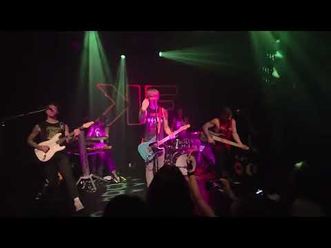 Ballyhoo! @Vlaardingen First Europe show ever! @BALLYHOOROCKS Social drinker 