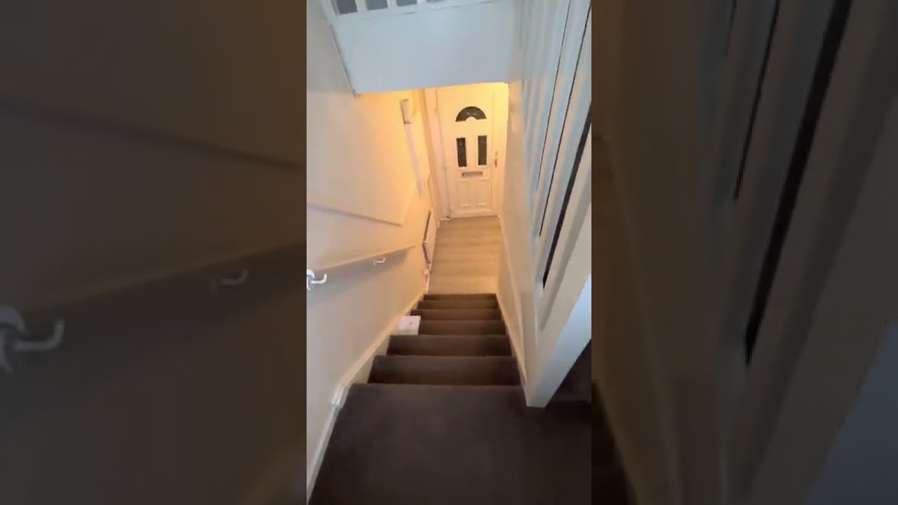 2-BR Mid-Floor Maisonette @100 George St, Paisley, PA1 2TX