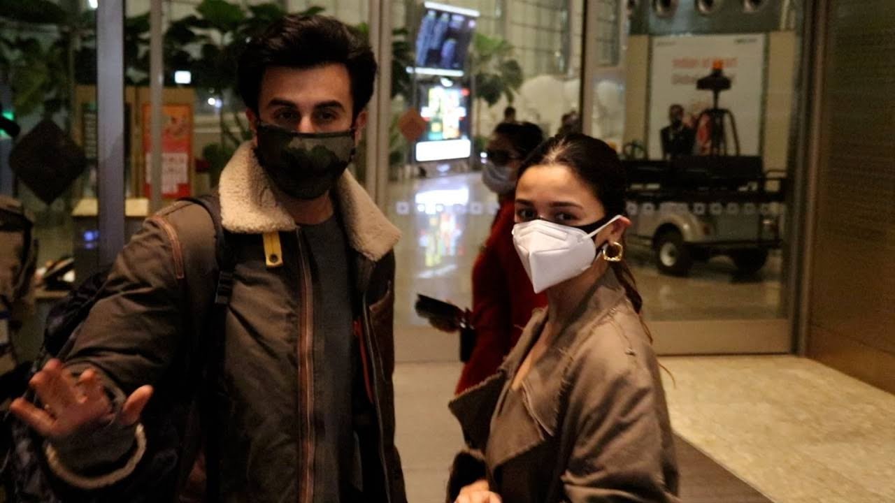 Ranbir Kapoor and Alia Bhatt Together at the Airport || V Media Entertainment