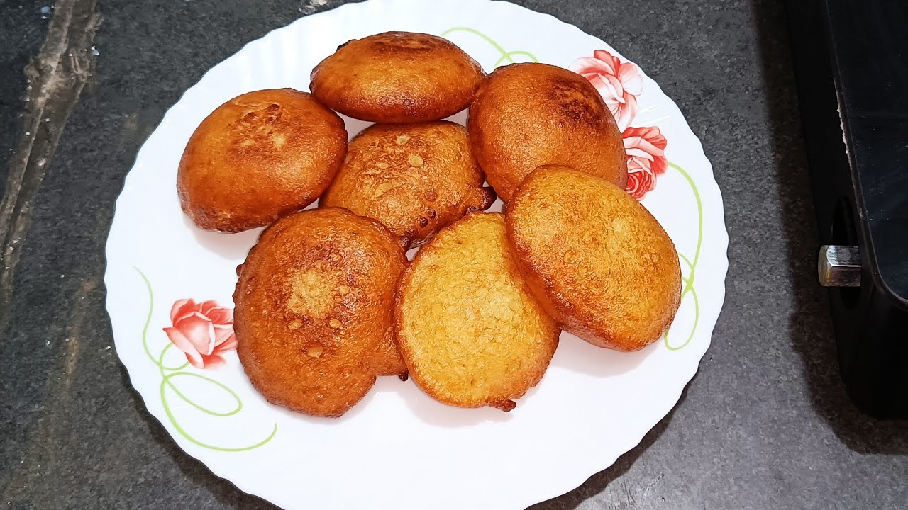 সুজি আর ময়দার পোয়া পিঠা রেসিপি | Simple Malpua Recipe | Bengali Malpua Recipe | মালপোয়া