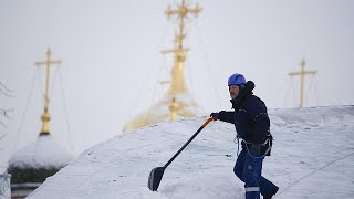 Record snowfall blankets Moscow Record snowfall blankets Moscow