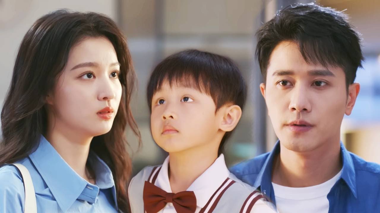 【MULTI SUB】被渣後她傷心離去，六年後卻在機場被陌生萌寶抱著腿叫媽咪，還被帥氣總裁賴上了！