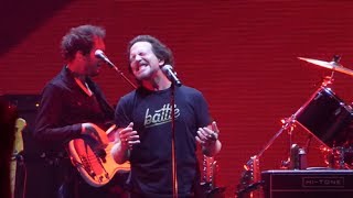 Comfortably Numb - Roger Waters & Eddie Vedder Us + Them 2017.07.23 Chicago Night Two chords