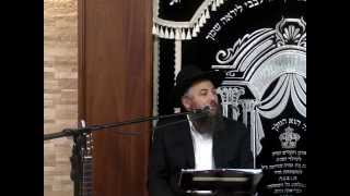 הרב רונן חזיזה בשיעור לפני ההופעה