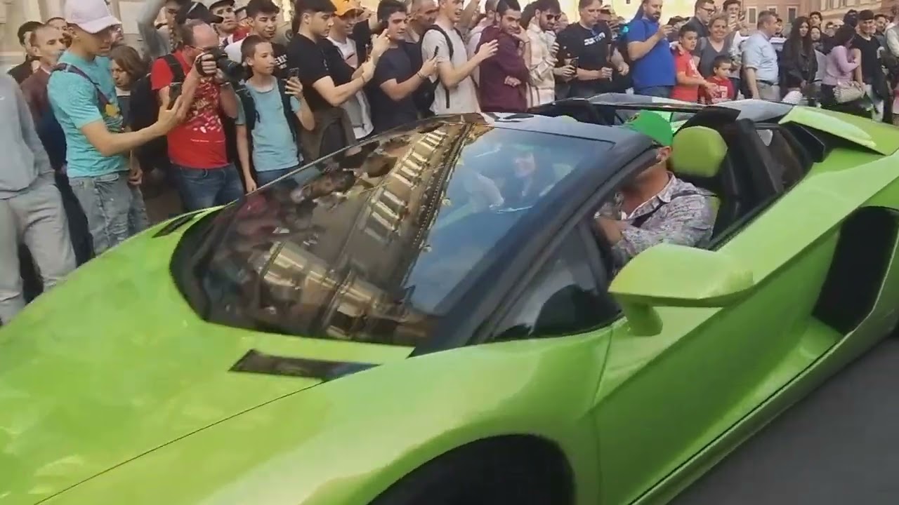 AUTO IN SFILATA CHE SGASSANO al MOTOR VALLEY FEST a Modena (2ª parte)