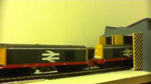 Bachmann Class 20 Railfrieght in multiple DCC consist Double Heading Head Demonstration