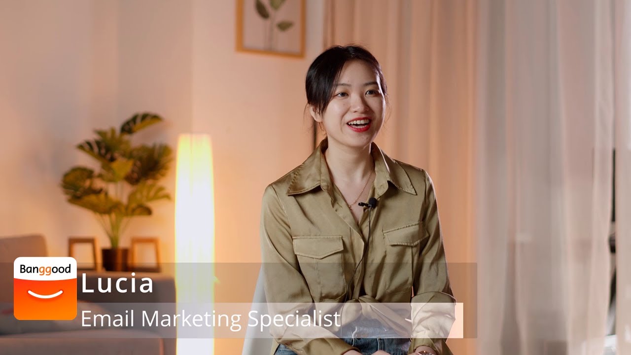 Chatting with Lucia an Email Marketing Specialist at Banggood