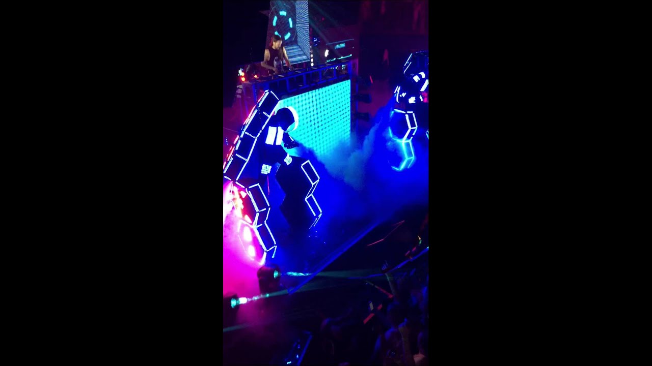 Steve Aoki blowing our minds Norfolk virginia at the Norva