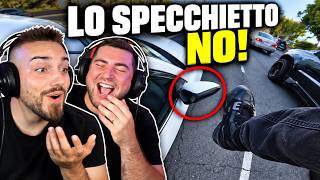 Lo sfiora in auto… la reazione del motociclista è assurda 😂 - SPAVALD LATE MOTORShow