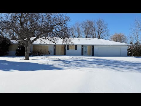 Retro ABANDONED 1960s home expropriated for a new highway