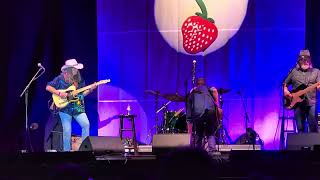 2026-05-24 Bill Kirchen w Nina Gerber at Strawberry 4