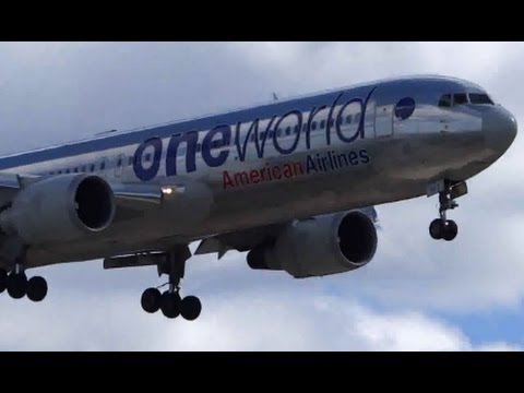 Oneworld (American Airlines) Boeing 767-323/ER Landing at Chicago O'Hare from EIDW / DUB airbus a220
