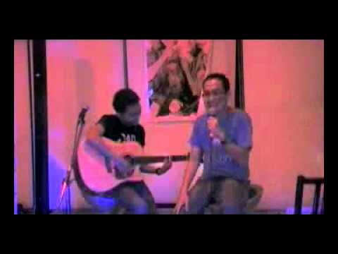 Alex Calleja's Stand Up Comedy @ Kalye Timog: Alex sings "Ako'y sayo at ika'y akin"
