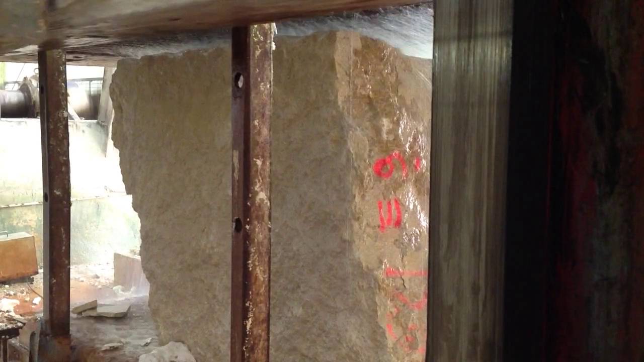 CUTTING A BLOCK OF SAINT MAXIMIN LIMESTONE, IN CHANTILLY, FRANCE