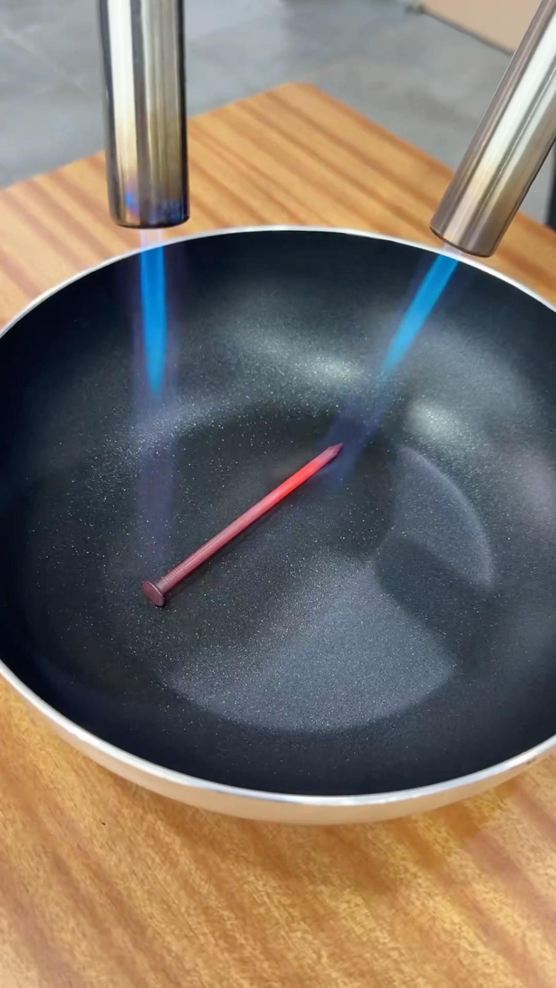 1000℃の釘をブッ刺していろんな物を溶かそう！！！