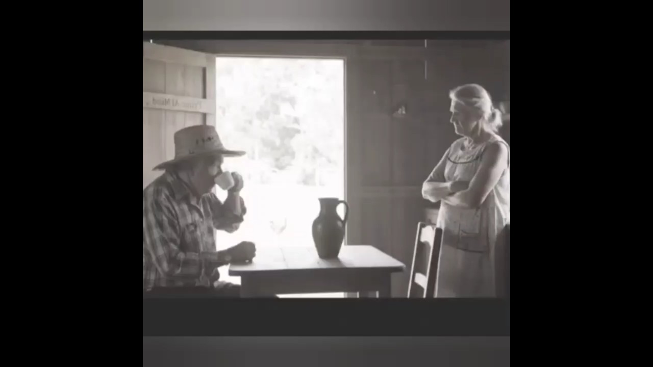 Geez! I couldn't get a breath for laughing at this.😁😂🤣 