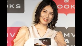 元乃木坂46・相楽伊織、“ナイトプールで水着” に初挑戦！ カレンダー発売でアピール【セレブニュース】