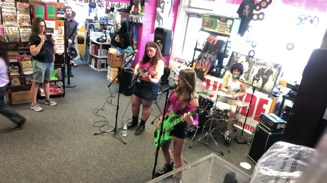 08/01/2025 Orbiting Hearts Live at Flipside Records