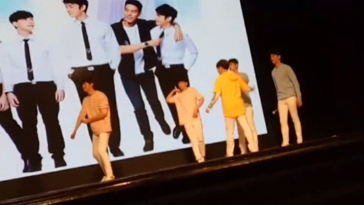 2MoonsAsiaTour in Malaysia เล่นเกมส์ A E I O U 2017 09 09