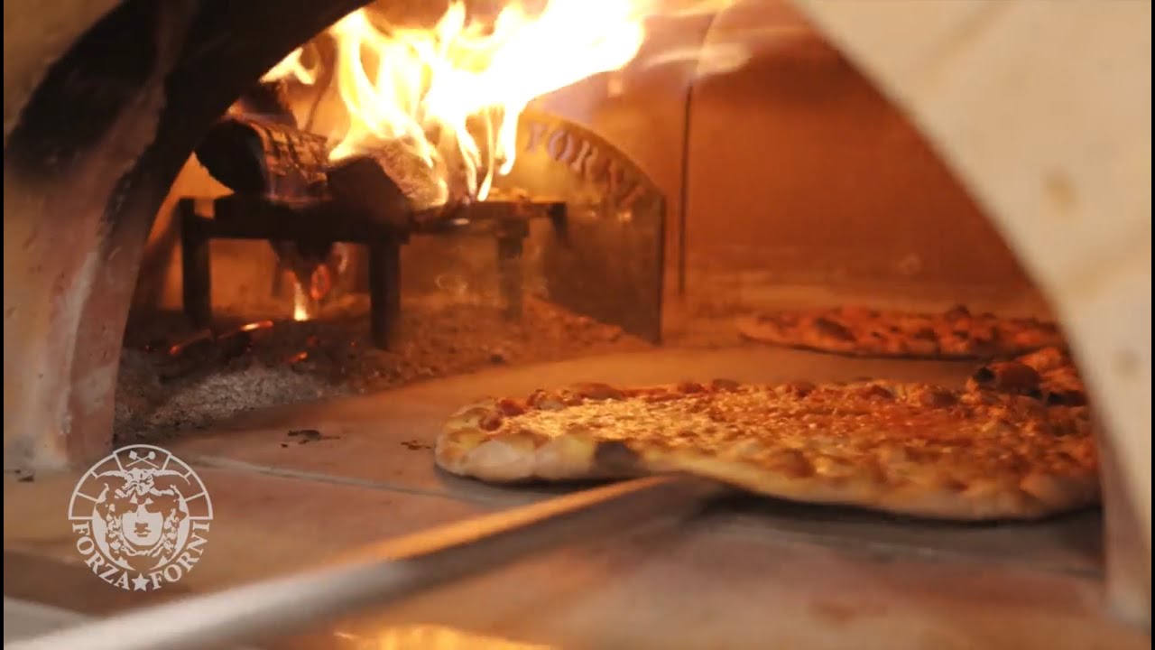 New York Style Pizza in a Pavesi Oven - YouTube