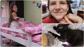 видео: VLOG Она все делает / Веснушки у Кирюшки / Как спит котёнок картинка: VLOG Она все делает / Веснушки у Кирюшки / Как спит котёнок