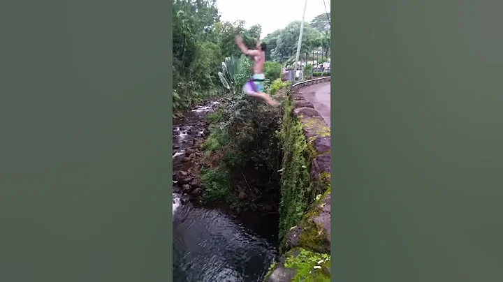 Hilo man dives off old  bridge