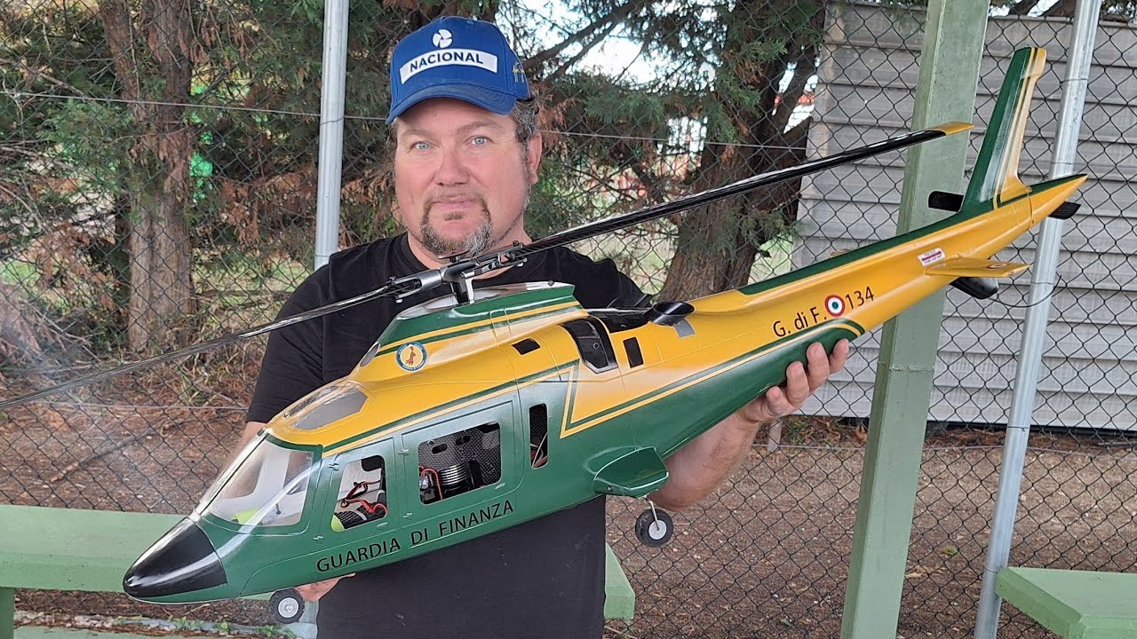 Faccio volare il mio elicottero radio-comandato come quello vero della G d F l'Agusta Westland 109 