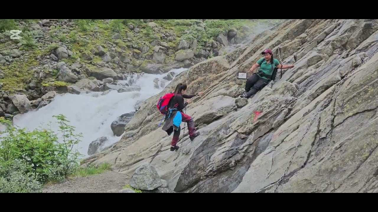 Buer Valley/ Buerdalen: a hike in the edge of the glacier