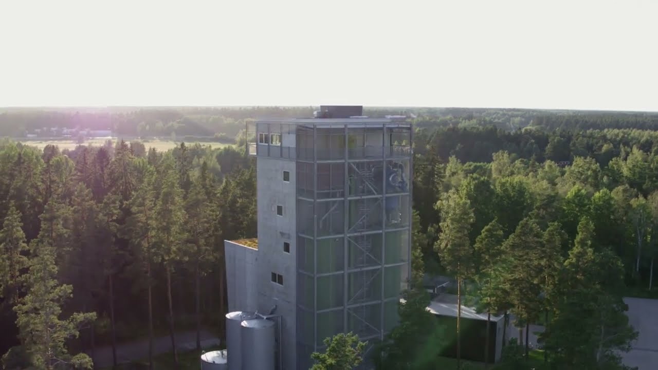 Faszinierende Drohnenaufnahme der «Gravity» Destillerie