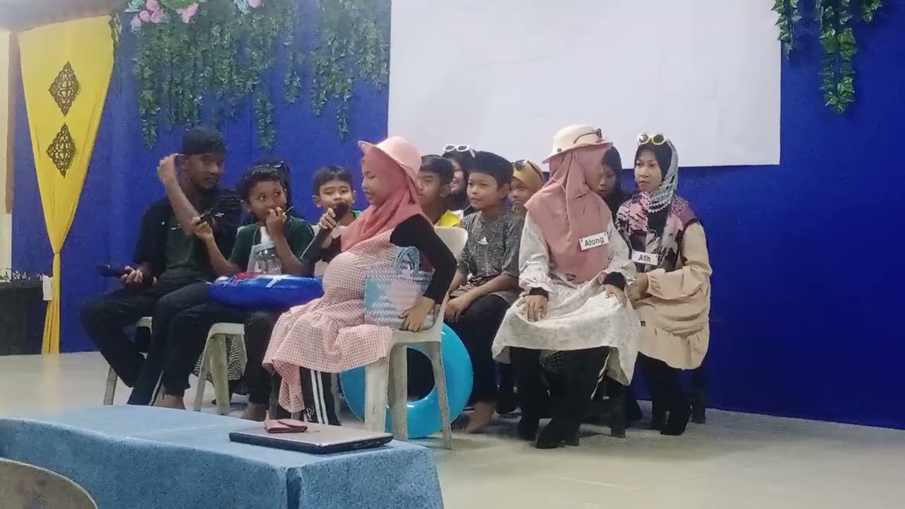 Persembahan Kumpulan 8