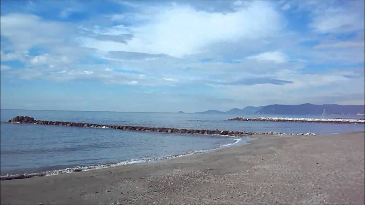 Marina di Massa d'inverno.wmv