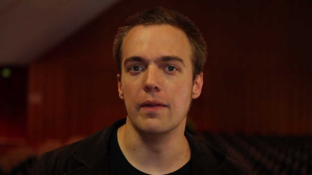 Anime Snacktime TV: Madman Cosplay Championship 2012 - Host John Robertson Interview