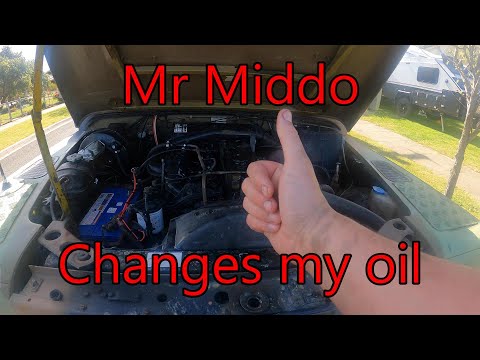 6×6 Land Rover Perentie Oil Change – with a channel fan.