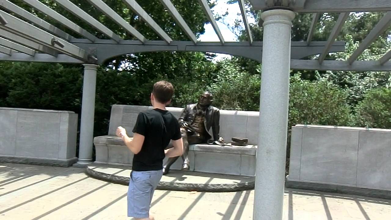 One-Person Silent Dancing Flashmob at the George Mason Memorial