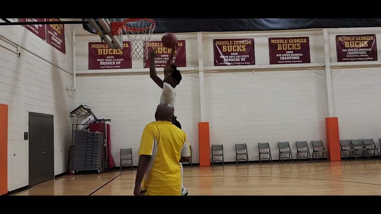 Flowers works out with Gannon Harris of Smith Station, Ala.