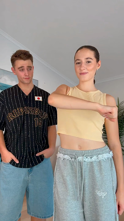 EASY DANCE YOU GUYS HAVE TO LEARN! 🤩😆 - #dance #trend #viral #couple #funny #shorts