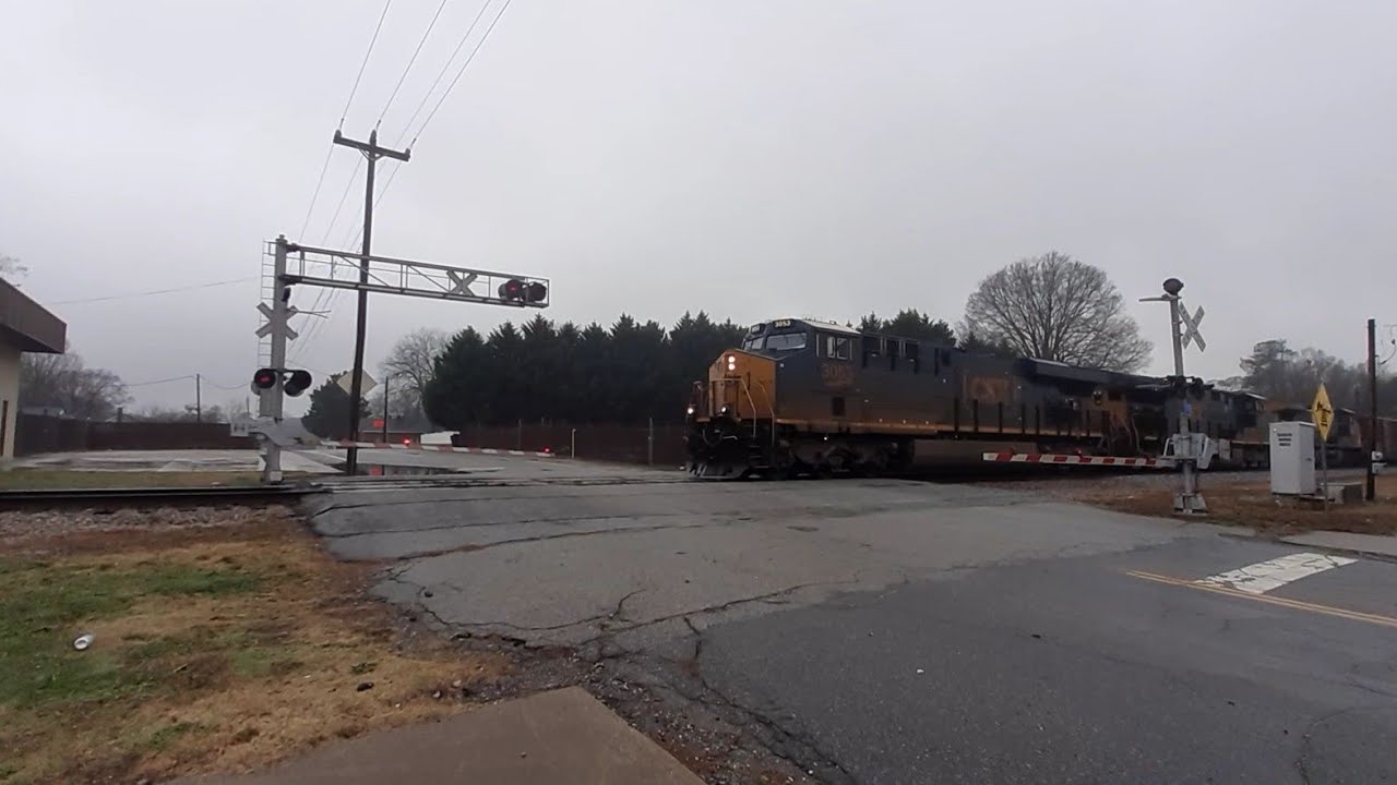 CSXT 3053 leads CSX M693 Woodruff SC - YouTube