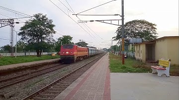 Rampaging Kanniyakumari Howrah express led by mid-headlamped Howrah beast