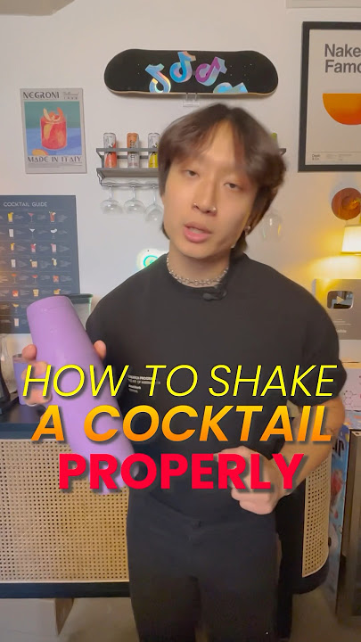How To Shake A Cocktail Properly #cocktails #bartender #bartending #mixology #barchemistry
